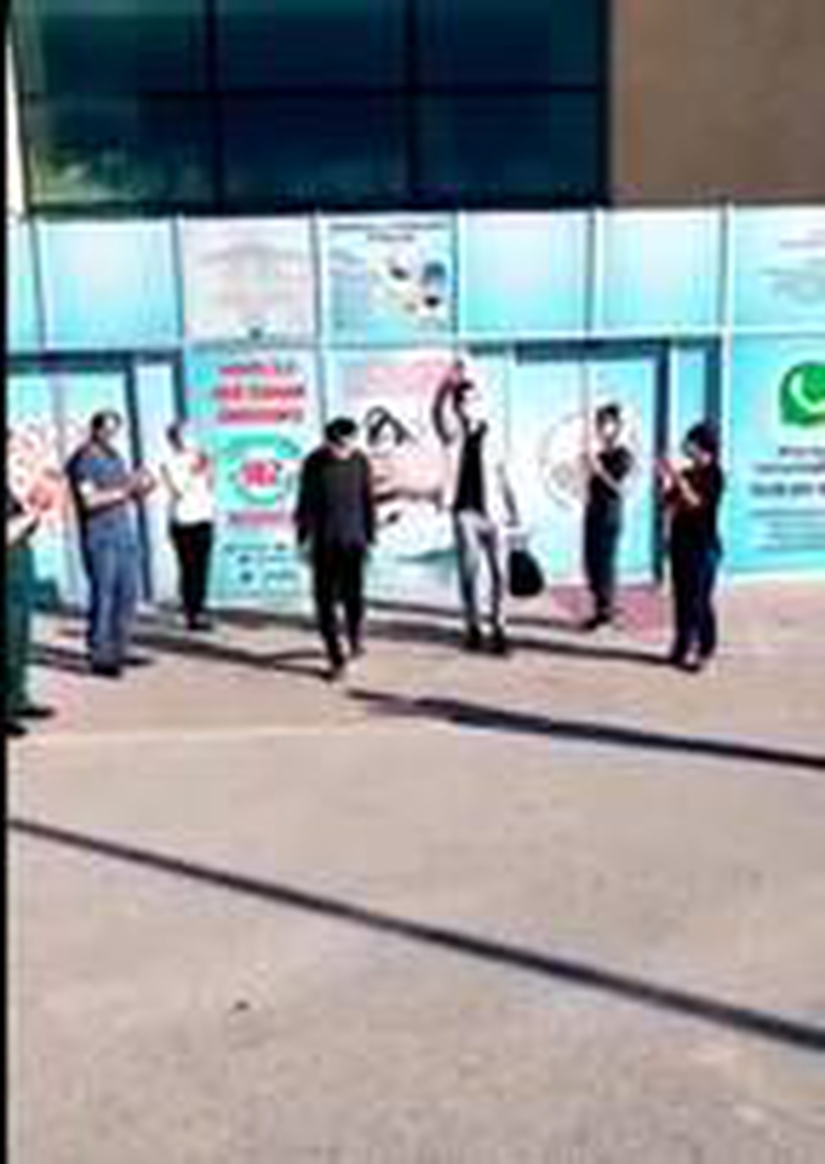 Bolu\'da, koronavirüsü yenen 2 kişi alkışlarla taburcu edildi