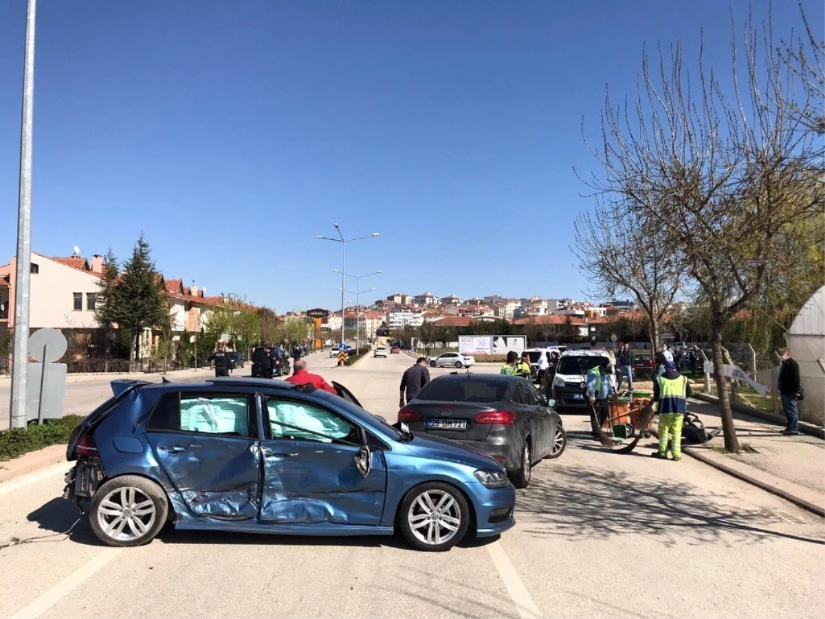 Eskişehir\'de trafik kazası: 3 yaralı