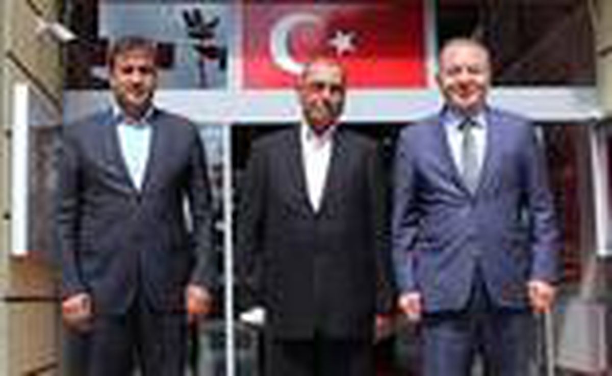 Hayırsever işadamından bin koli gıda yardımı