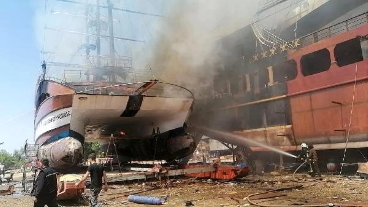 İki gezi teknesi, çıkan yangında zarar gördü (2)- Yeniden