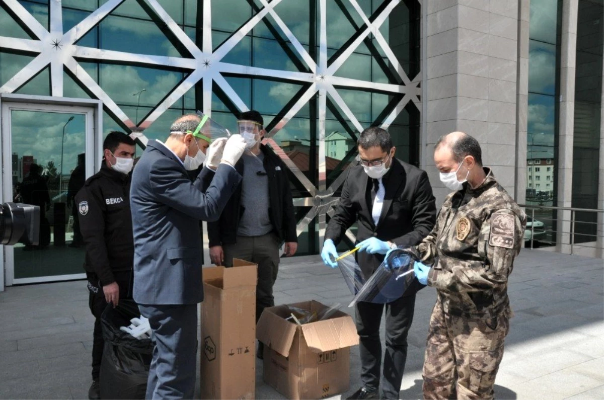 Kars BİLSEM\'den, emniyet çalışanlarına koruyucu maske