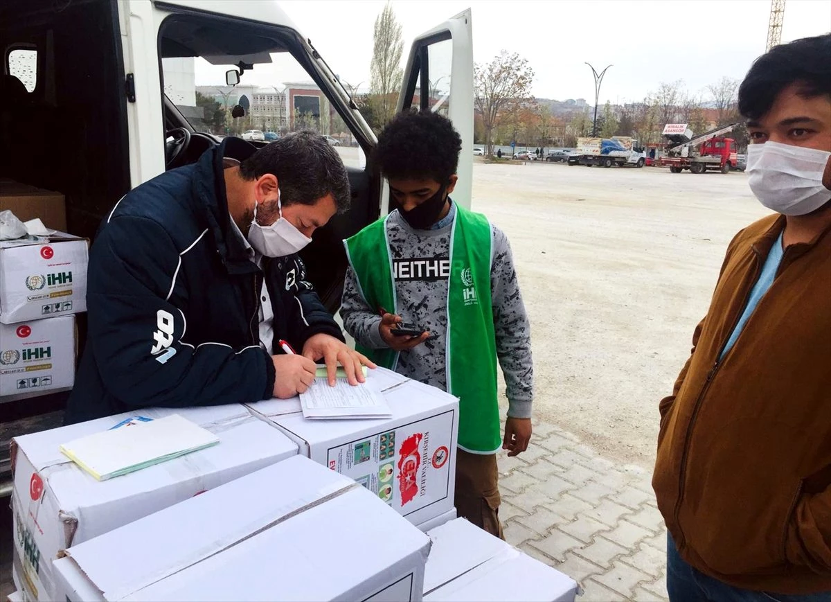 Kırşehir\'deki yabancı uyruklu öğrencilere gıda ve nakdi yardım