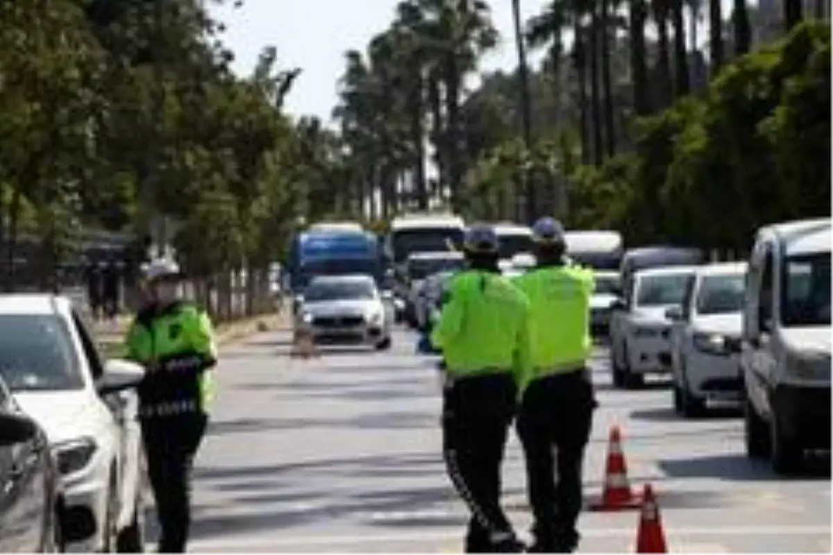 Mersin\'de polis ve jandarma eş zamanlı uygulamalara başladı