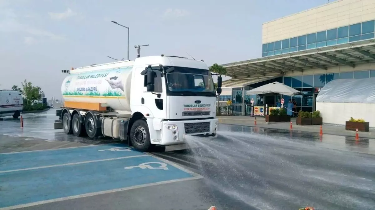 Mersin Şehir Hastanesine çıkan tüm güzergahlar dezenfekte edildi