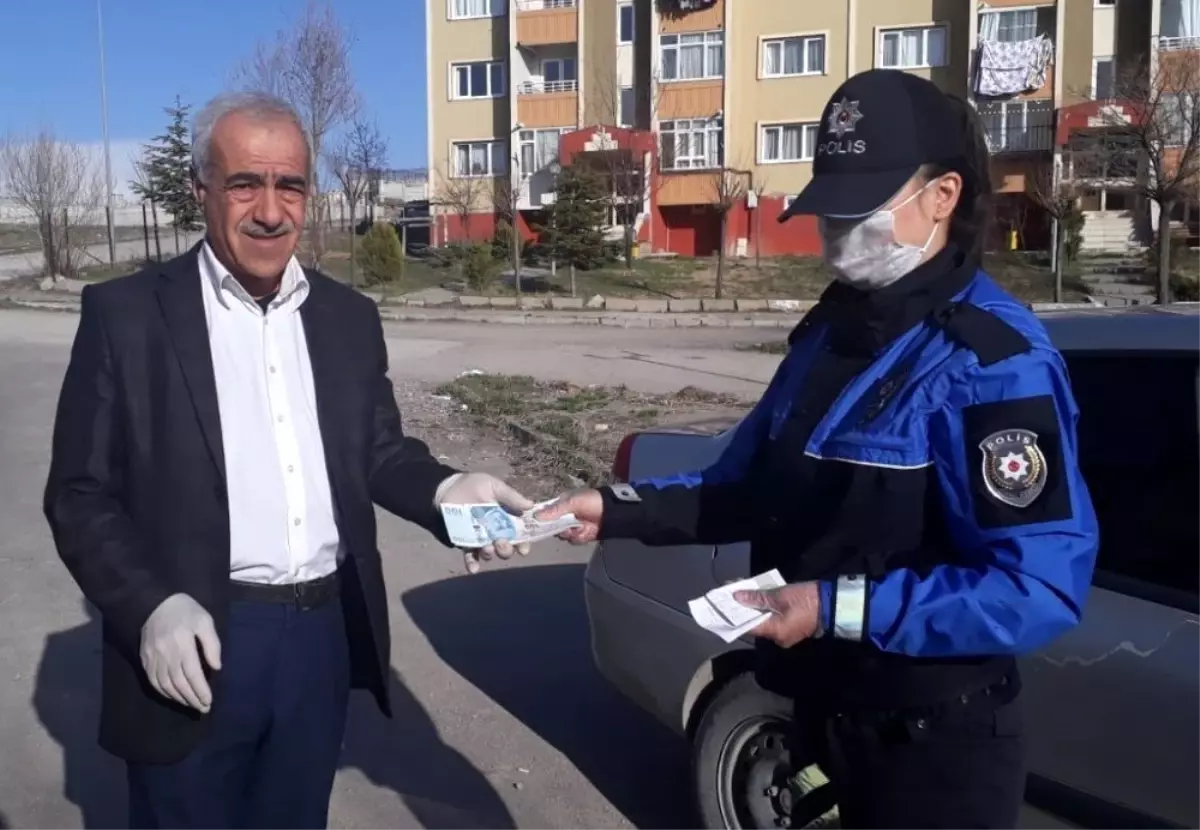 Polis ekipleri gönüllere dokunmaya devam ediyor