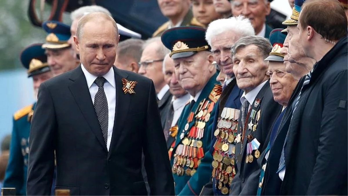 Putin, Covid-19 nedeniyle 2. Dünya Savaşı Zafer Bayramı törenini erteledi