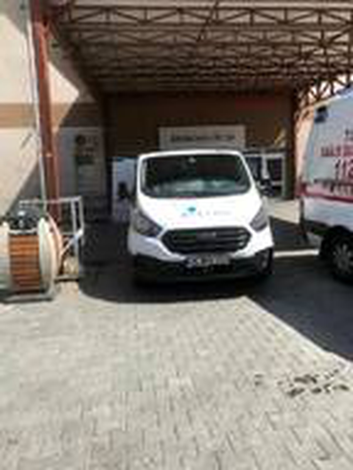 Sağlık çalışanlarına destek olmak amacıyla yemek dağıtıyorlar