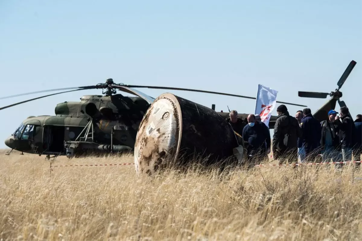 Uluslararası Uzay İstasyonu\'ndan 2 astronot ve 1 kozmonot dünyaya geri döndü