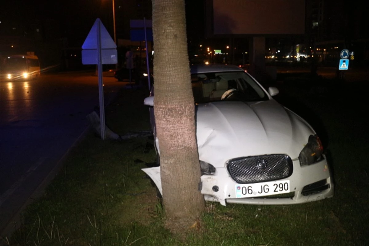 Adana\'da trafik kazası: 2 yaralı
