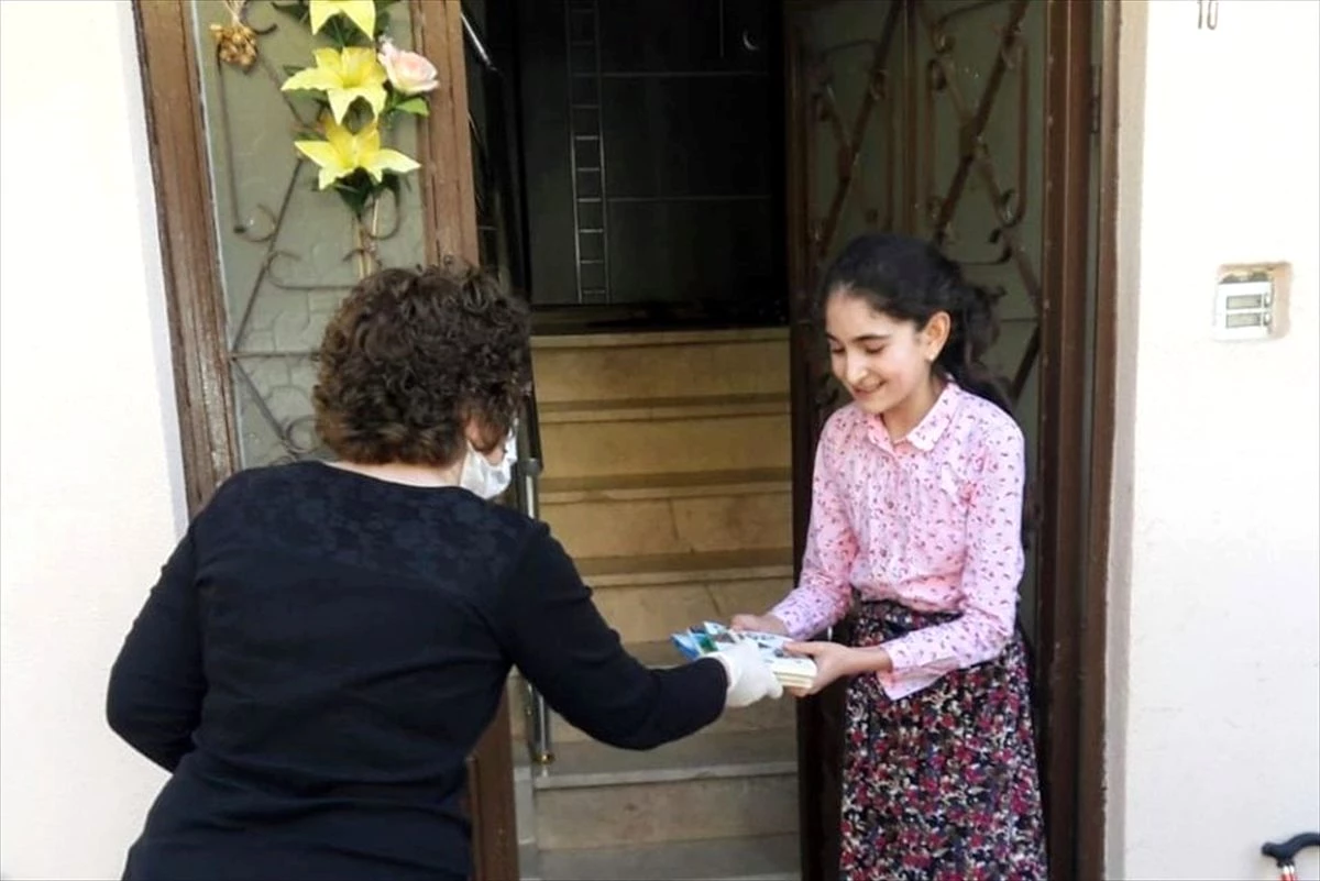 Ayşegül\'ün kitap isteğini Vefa Sosyal Destek Grubu karşıladı