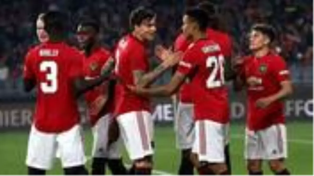 Manchester United, kalan maçları taraftarsız oynarsa 21 milyon sterlin kaybedebilir