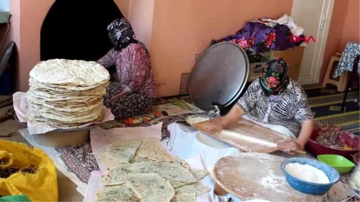 MANİSA Alaşehir\'de kadınlardan imece usulü ramazan hazırlığı