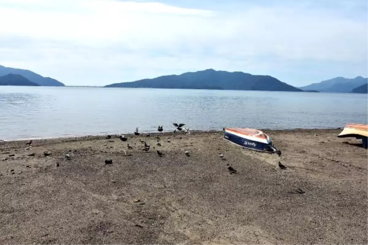 Marmarisliler sokağa çıkma yasağına uydu