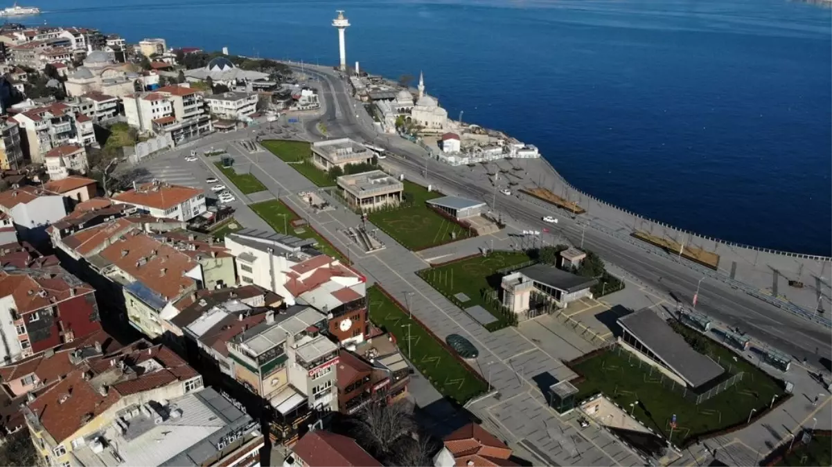 Sessizliğe bürünen Üsküdar Meydanı havadan görüntülendi