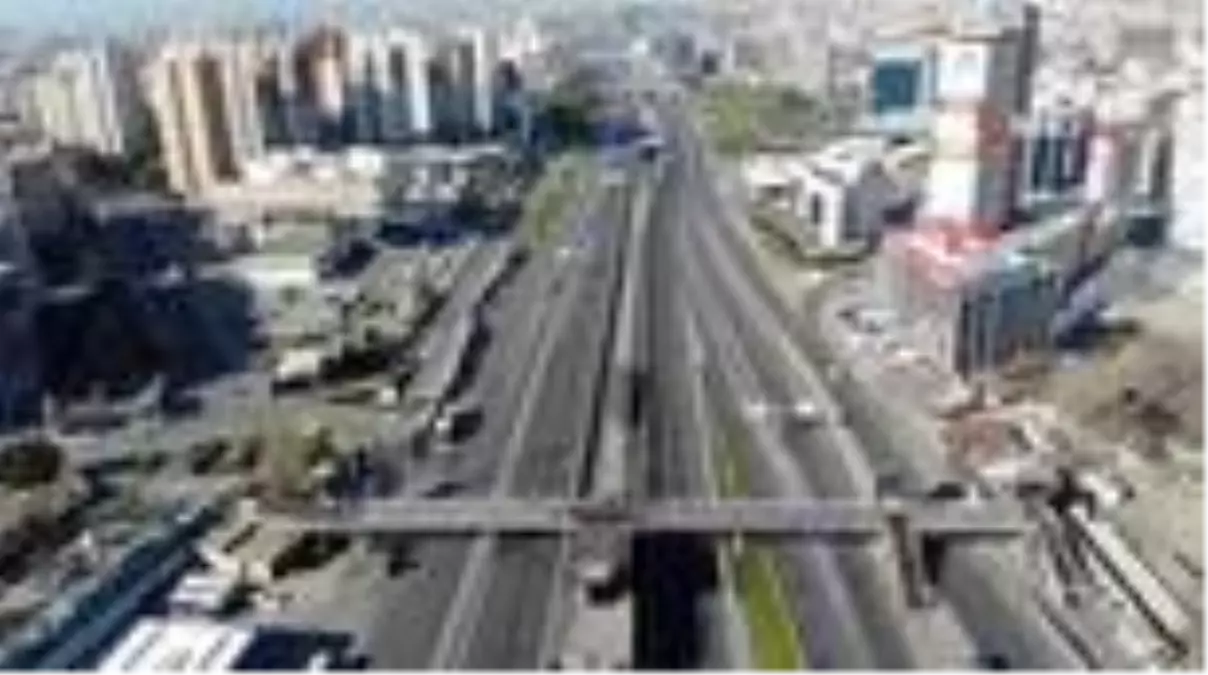 Sokağa çıkma kısıtlamasının ilk gününde yollar boş kaldı