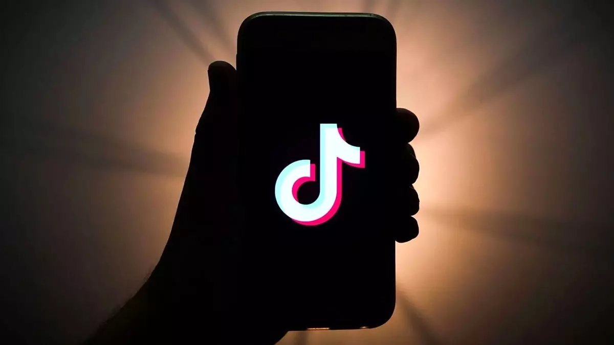 TikTok\'ta 16 Yaş Altındaki Kullanıcılara Özel Mesaj Engeli Geliyor