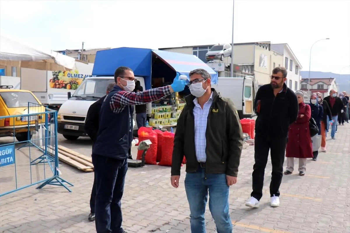 Ürgüp\'te pazar yeri girişine dezenfektan kabini yerleştirildi