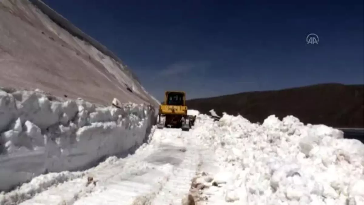 6 aydan beri kapalı köy ve mezra yolları ekiplerce açılıyor