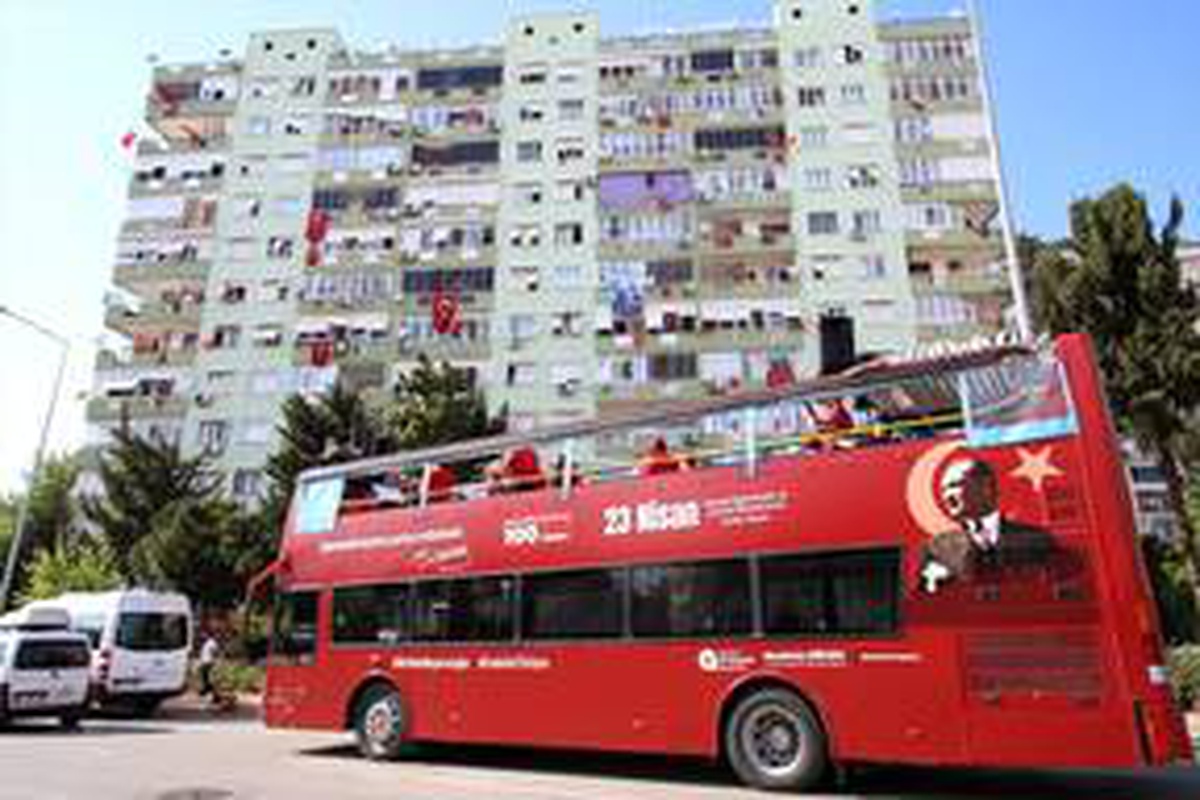 Antalya\'da "mobil bando ve orkestrayla" konser