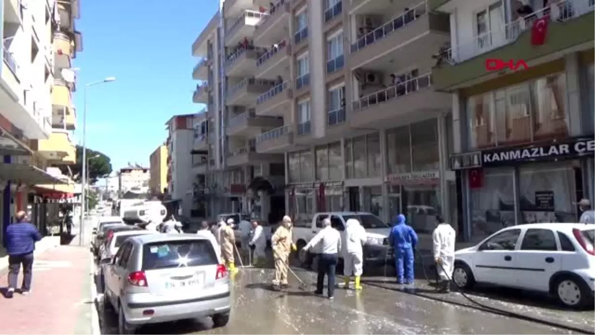 ANTALYA-Mahalleliden temizlik için çağırdıkları ekiplere müzik sürprizi