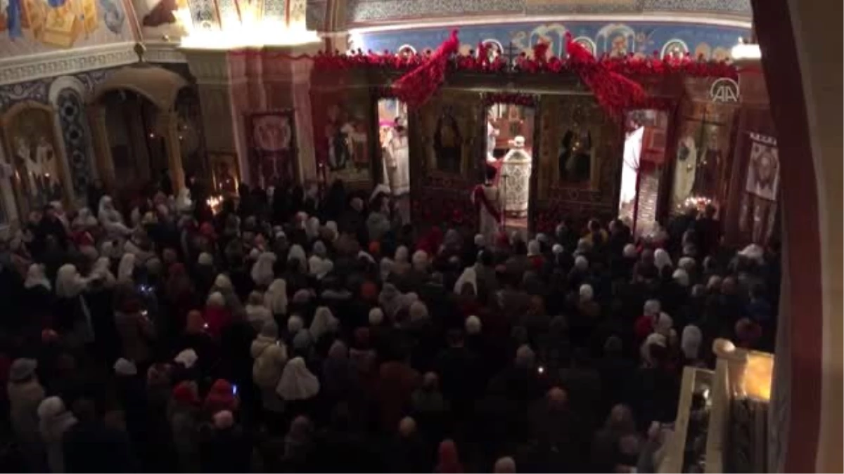 Belarus\'ta Kovid-19\'a rağmen Paskalya Bayramı\'nda kiliseler doldu