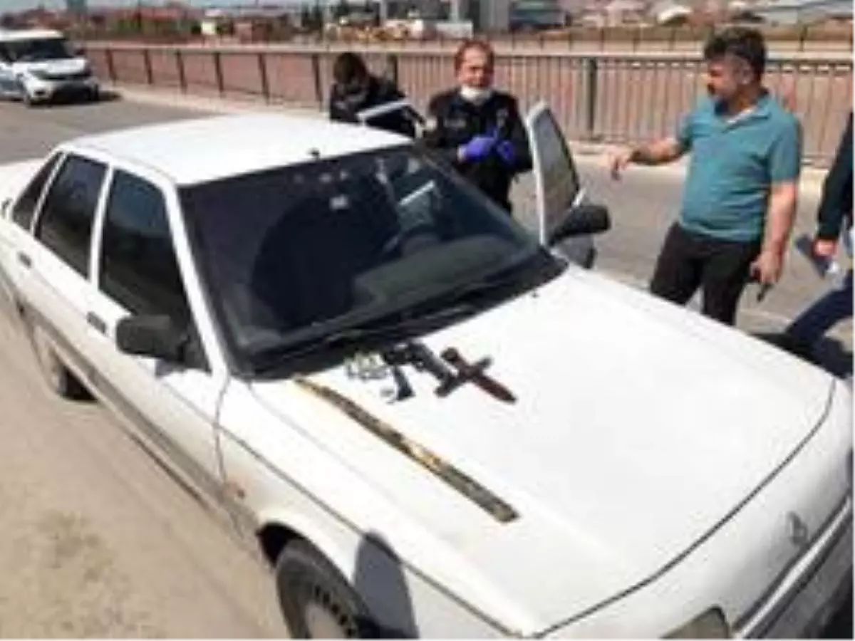 Eskişehir\'de durdurulan araçta silah ve uyuşturucu ele geçirildi