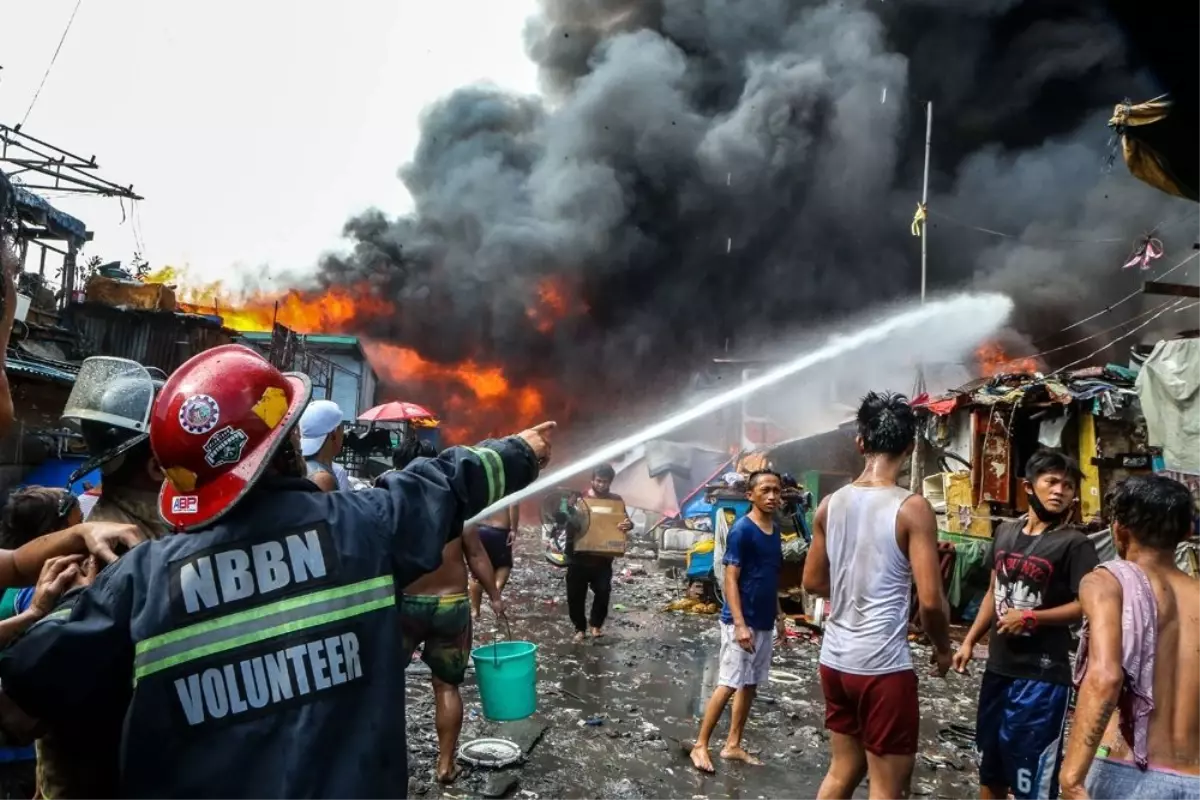 Filipinler\'de gecekondu mahallesinde yangın: 500 aile evsiz kaldı