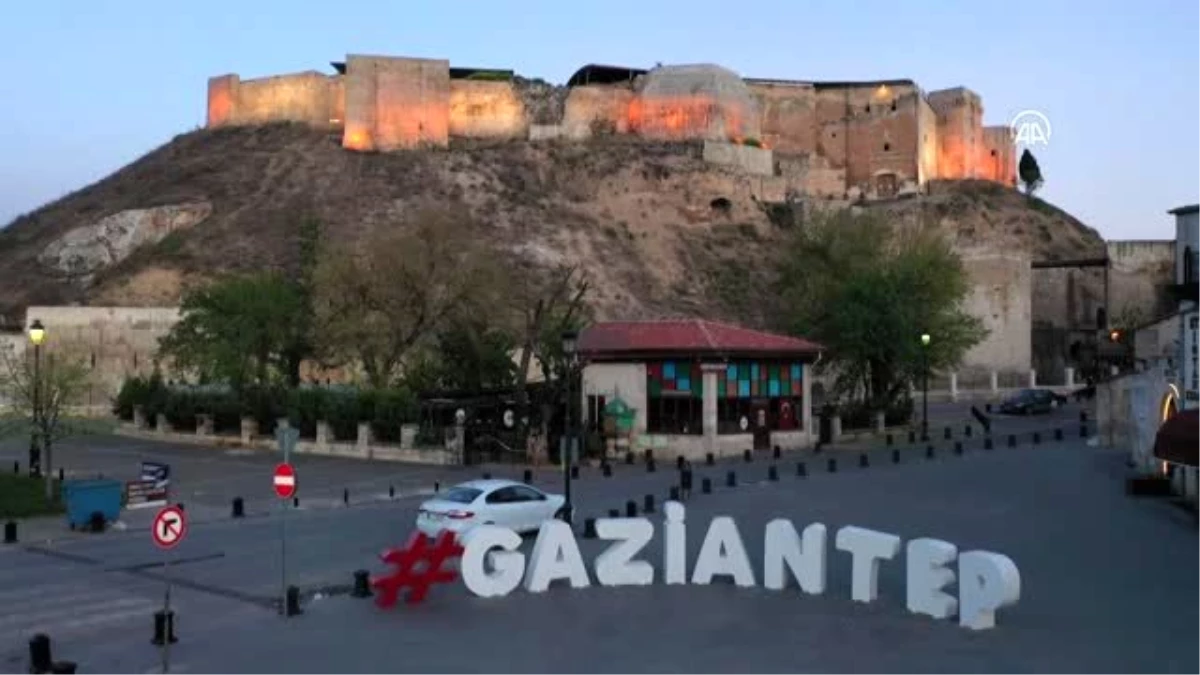 Gaziantep’te kısıtlamanın ardından sokaklar boşaldı Antep Kalesi