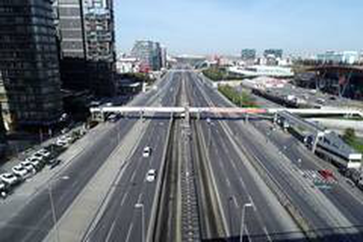 Kısıtlamanın 2\'nci gününde İstanbul\'da yollar boş kaldı