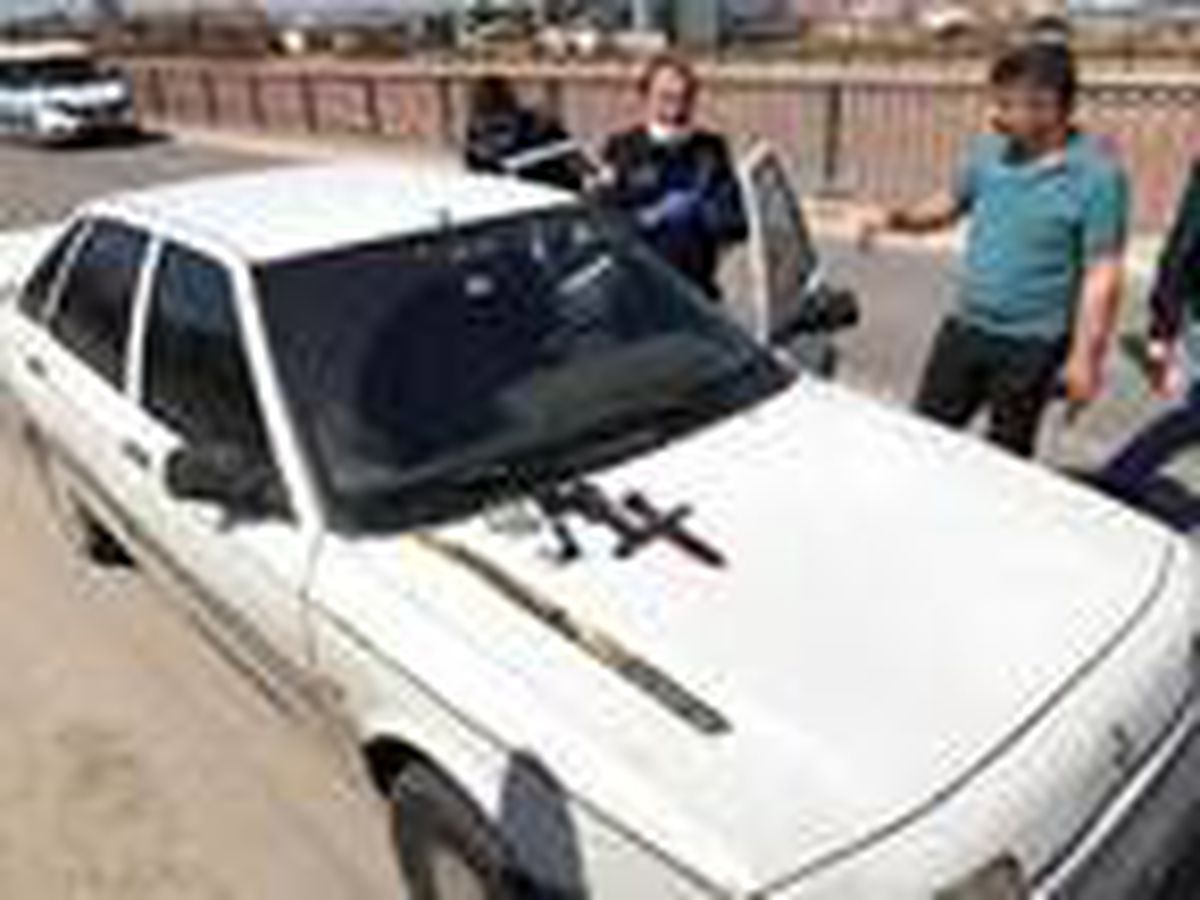 Kovalamaca sonucu durdurulan otomobilde tabanca, bıçak ve uyuşturucu bulundu