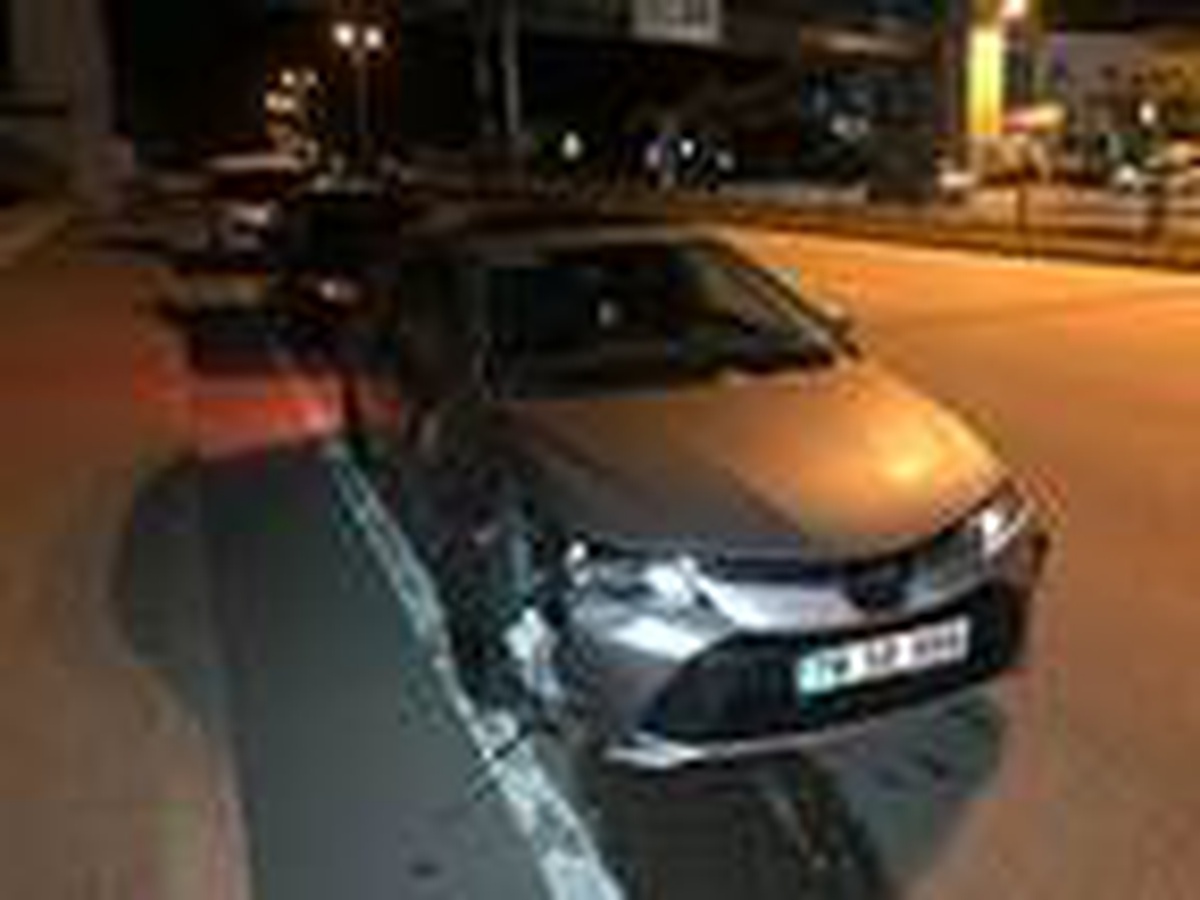 Otomobilin çarptığı genç kadın, öldü