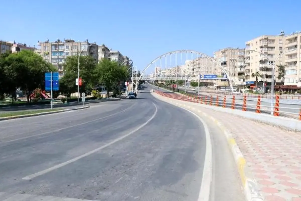 Şanlıurfa\'da cadde ve sokaklar boş kaldı