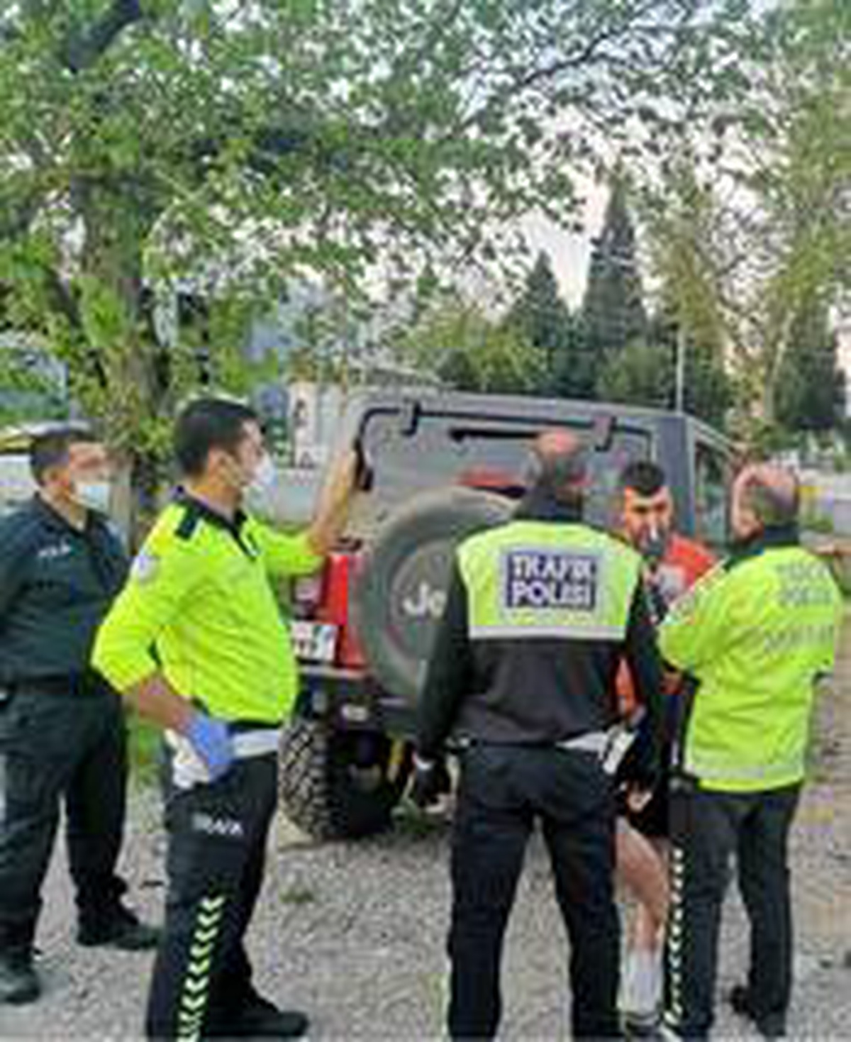 Sokağa çıkma kısıtlamasını deldi, alkollü araç kullanırken polise yakalandı