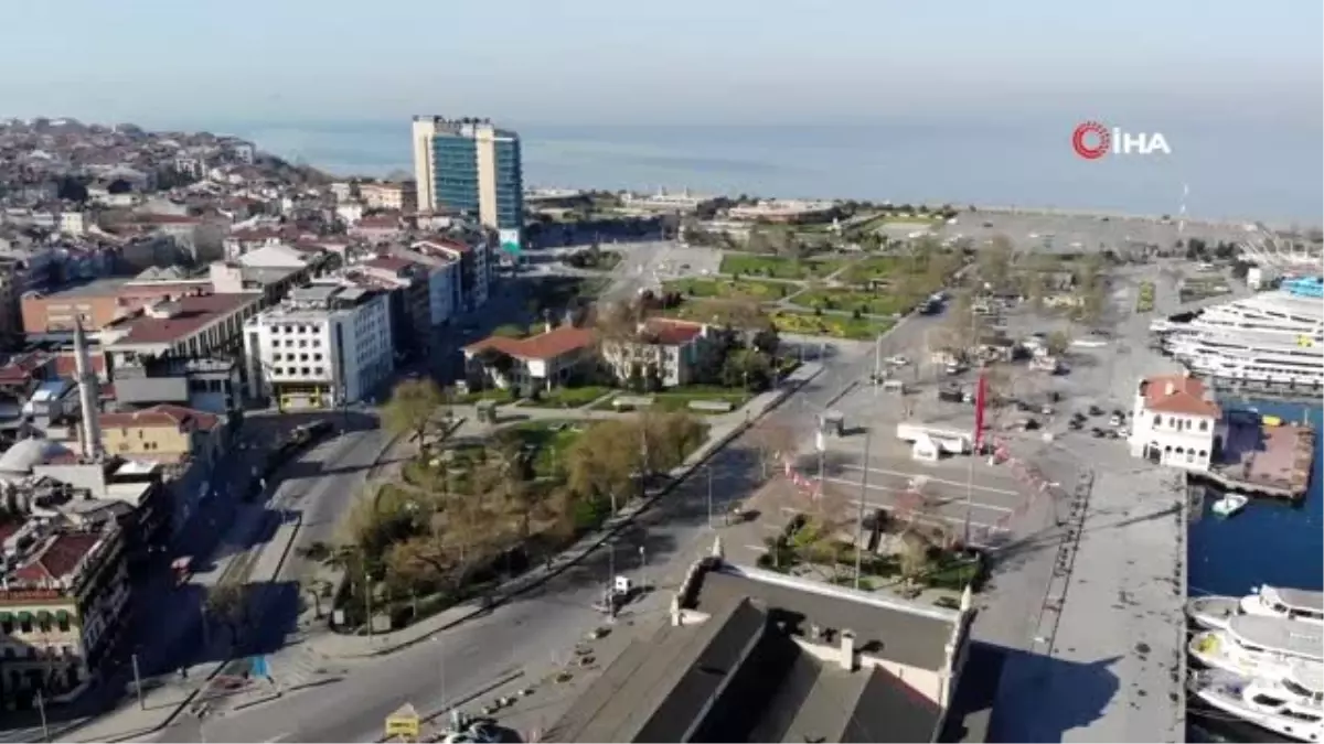 Sokağa çıkma kısıtlamasının ikinci gününde de Kadıköy Meydanı boş kaldı