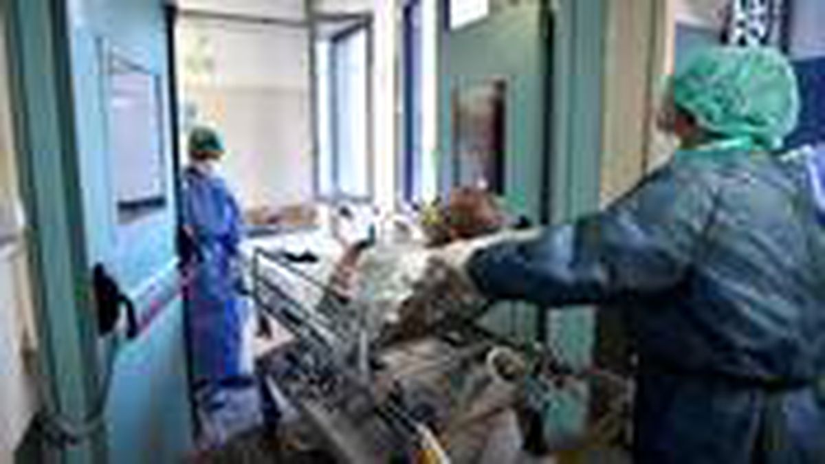 Son Dakika: İtalya\'da koronavirüsten hayatını kaybedenlerin sayısı 23 bin 660\'a yükseldi