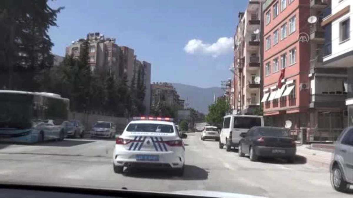 Trafik polislerinden 5 yaşındaki Fatma\'ya doğum günü sürprizi