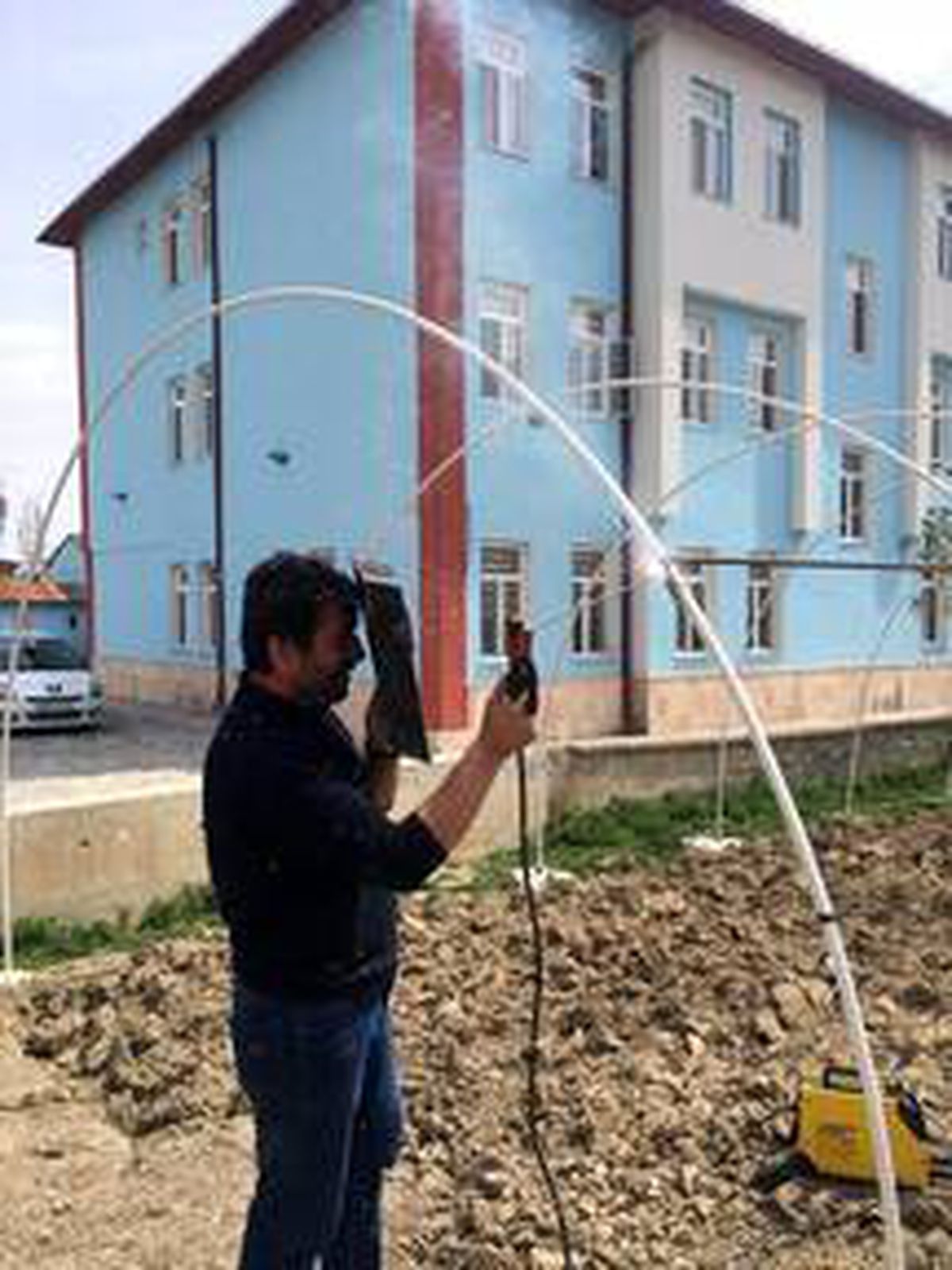 Ulaş\'ta okul bahçesine sera yaptılar