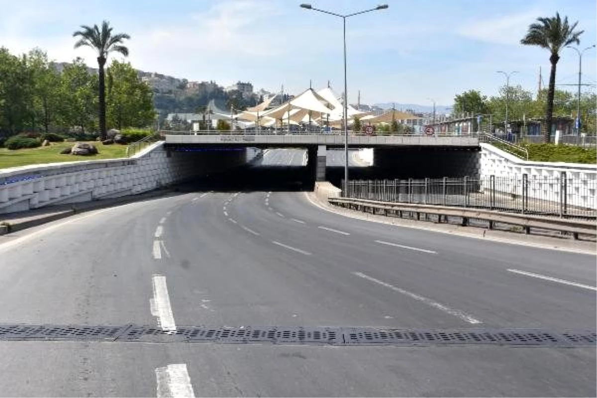 Yasağın son gününde İzmir\'de sessizlik