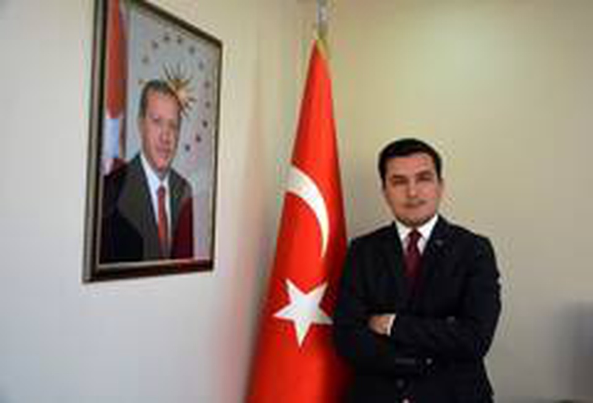 23 Nisan doğumluların pastaları kaymakamdan