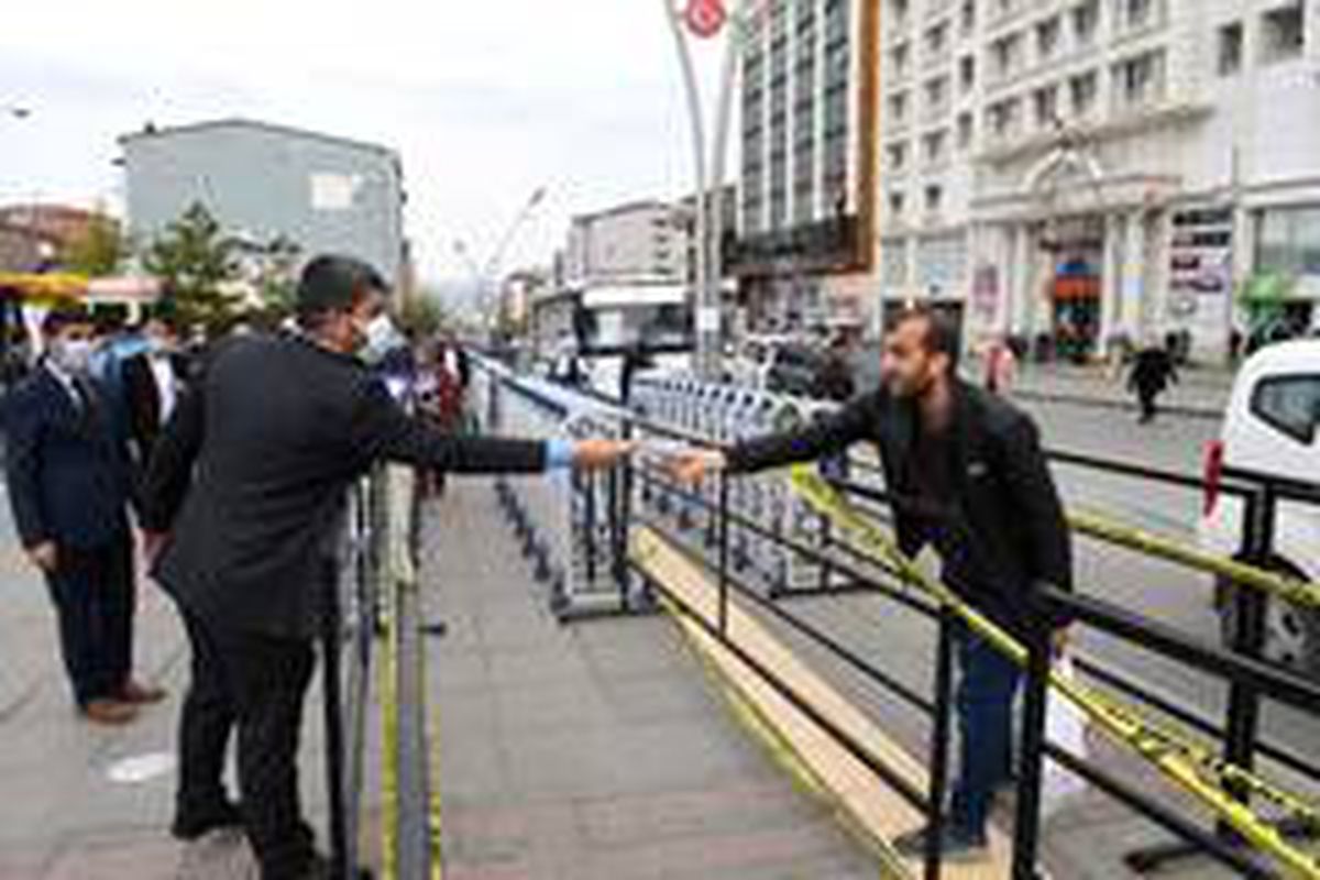 Başkan Asya\'dan vatandaşlara maske