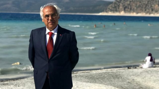 CHP'li belediye başkanı Mümtaz Şenel ve eşi silahlı saldırıda yaralandı