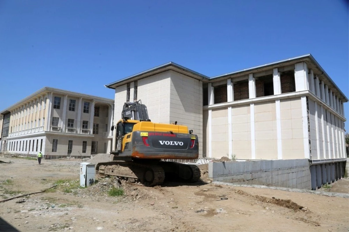 Cizre Belediyesi yeni hizmet binası ve Kültür Merkezinin inşaatına başlandı