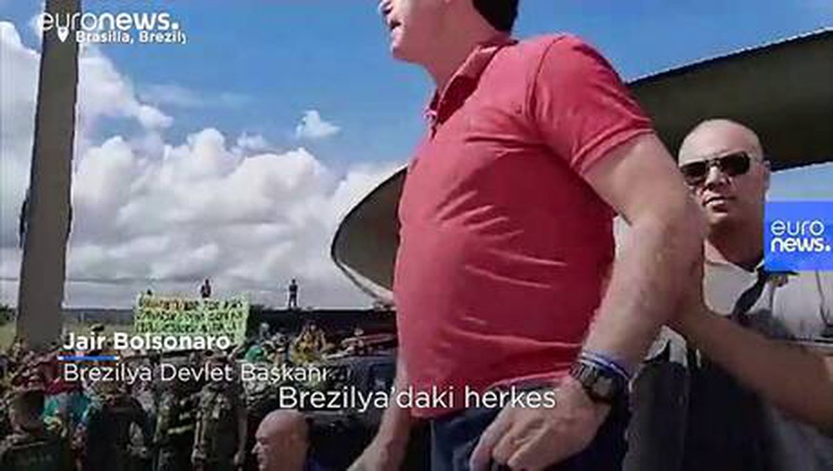 Covid-19\'a rağmen miting düzenleyen Bolsonaro konuşması sırasında sık sık öksürdü