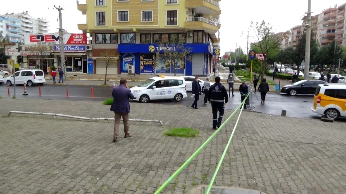 Diyarbakır\'da bir caddede araç giriş çıkışları kısıtlandı