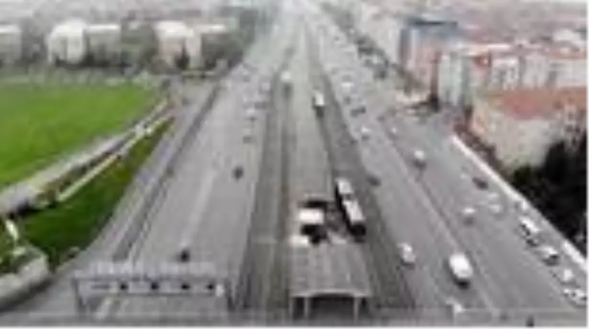 E-5 ve metrobüs yollarında kısıtlama sonrası hareketlilik böyle görüntülendi