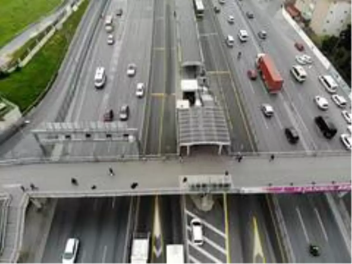 E-5 ve metrobüs yollarında kısıtlama sonrası hareketlilik drone ile görüntülendi