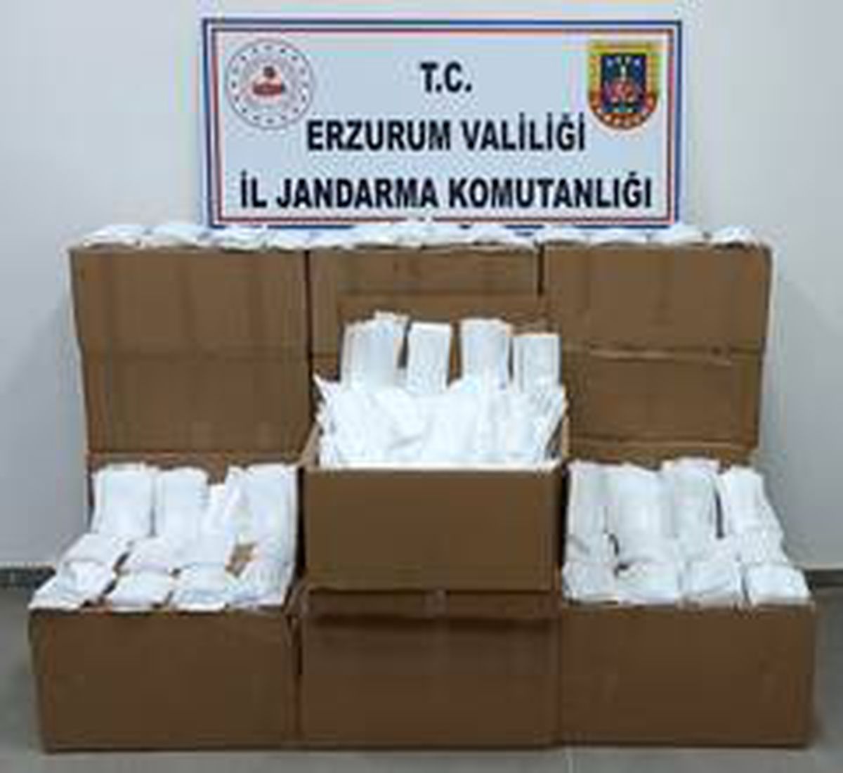 Erzurum\'da kaçak maske operasyonu