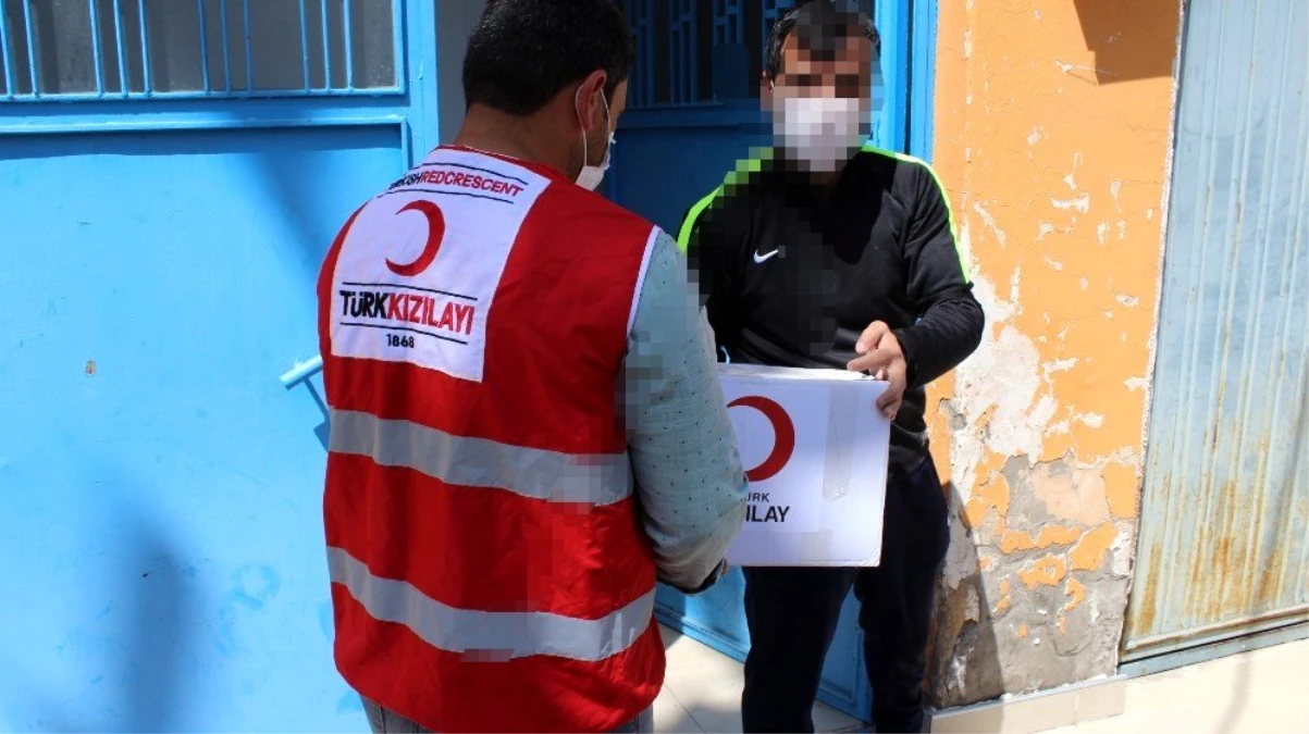 İşsiz kalan ve yardıma muhtaç kişilere Türk Kızılay\'ı el uzattı