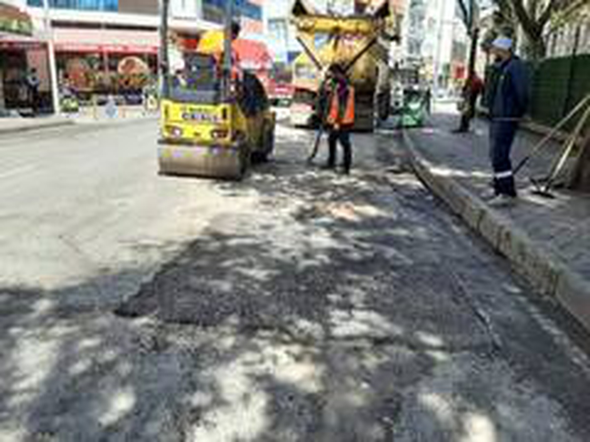 İzmit Leyla Atakan Caddesi\'nde yol bakım ve onarım çalışması yapıldı