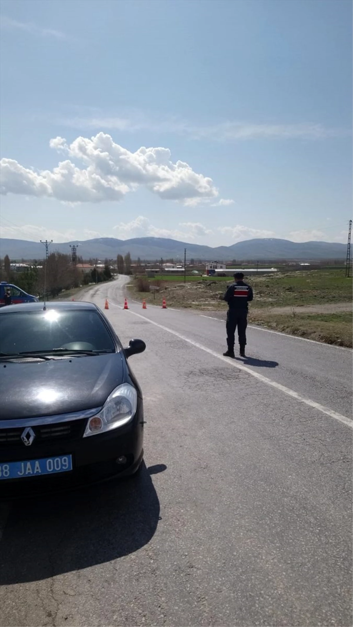 Jandarma ekipleri, karatinaya alınan Akmescit\'i drone ile görüntüledi